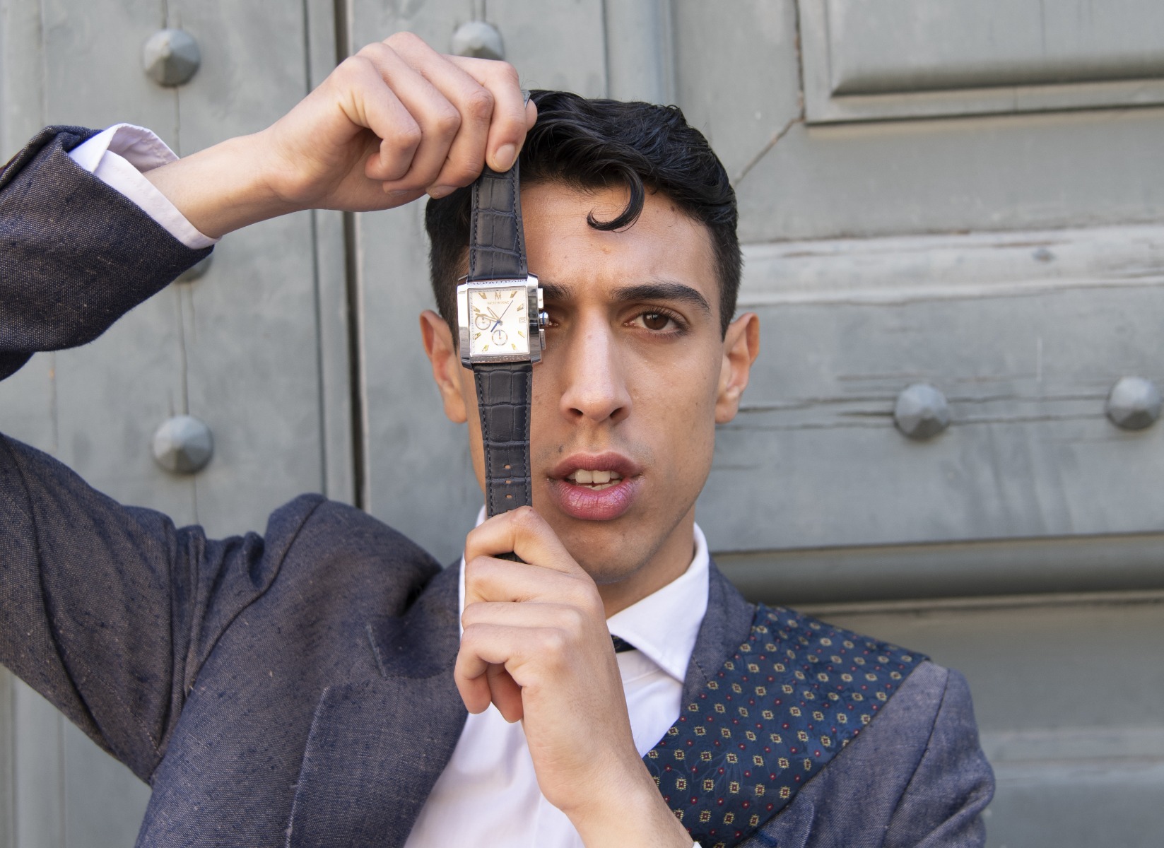 CONTEMPORARY SILHOUETTE, ITALIAN REFINEMENT